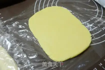 Make A thousand layers of almond bread step 4