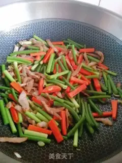 Make Fried garlic carrots step 3