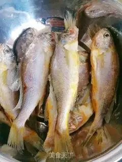 Make Dried yellow fish step 0