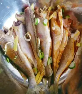 Make Dried yellow fish step 1