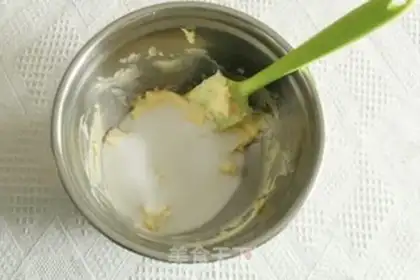 Make Three marshmallows, lass cookies step 1