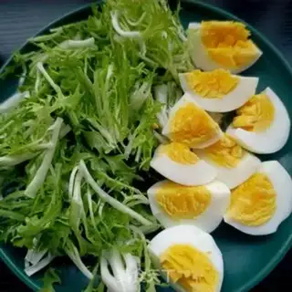 Make Boiled eggs with chrysanthemum step 5