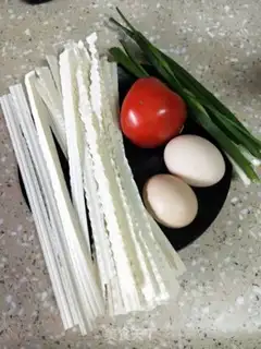 Make Tomato egg noodles step 0