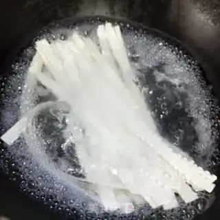 Make Tomato egg noodles step 2