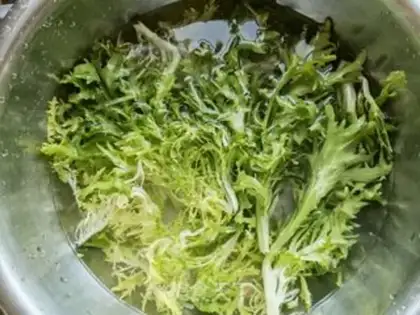 Make The peanuts mixed up their chrysanthemums step 0