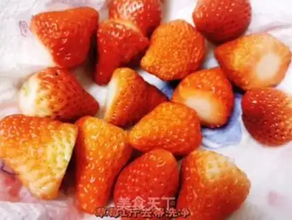 Make Iced strawberries step 0