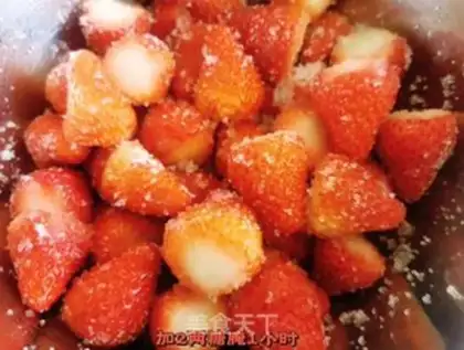 Make Iced strawberries step 1