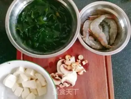 Make Shrimp dress with tofu soup step 1