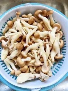 Make The first mustard sesame sauce with mushrooms step 0