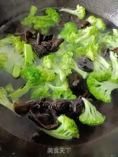 Make Fried broccoli step 2