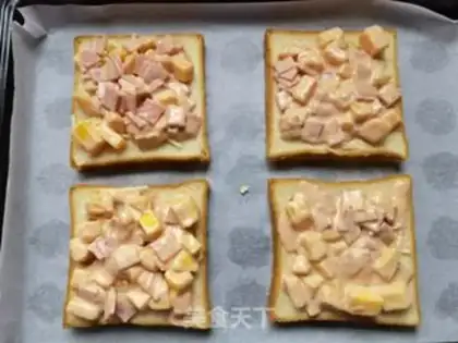 Make Bacon Mango toast root pizza step 9
