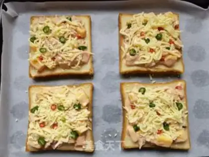 Make Bacon Mango toast root pizza step 10