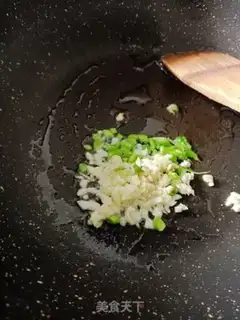 Make Garlic sauce, fried rice step 2