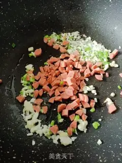 Make Garlic sauce, fried rice step 3