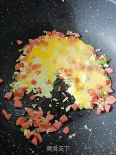 Make Garlic sauce, fried rice step 4