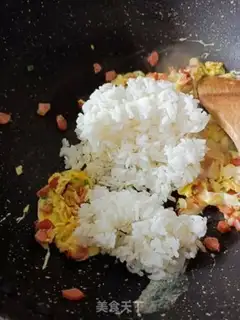 Make Garlic sauce, fried rice step 5