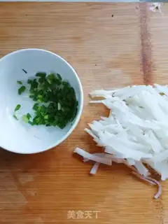 Make radish egg soup step 1