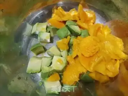 Make Mango butter and shrimp salad step 3