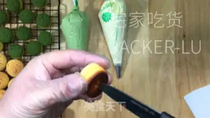 Make Mini-meat puff step 27