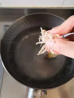 Make Shrimp-skin soup step 2