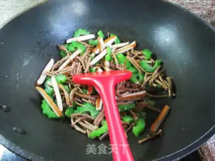 Make Scrambled with tea and mushrooms step 5