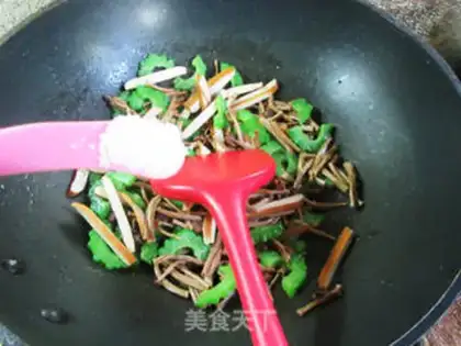 Make Scrambled with tea and mushrooms step 6