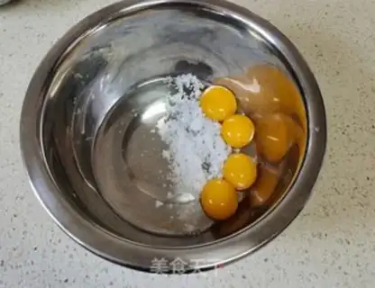 Make Pumpkin varnish cake step 1
