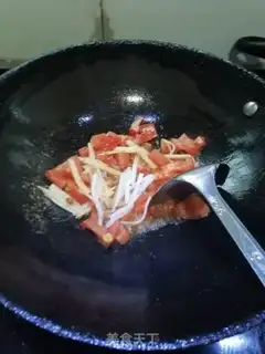 Make Spicy tomato soup step 1