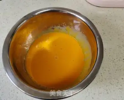 Make Pumpkin varnish cake step 4