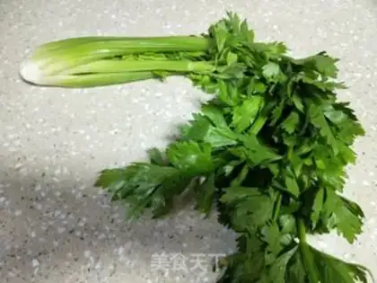 Make Celery fried meat step 0