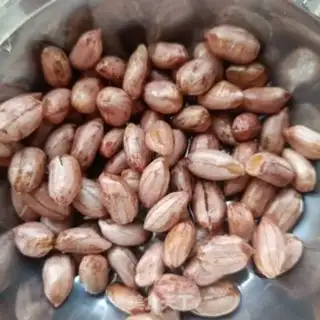 Make Peanut stew pig feet step 1