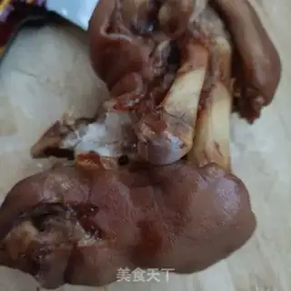 Make Peanut stew pig feet step 2