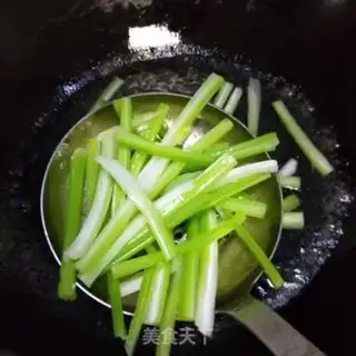 Make Celery fried meat step 4