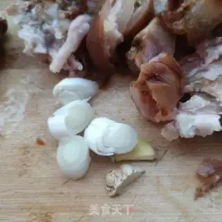 Make Peanut stew pig feet step 3