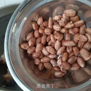 Make Peanut stew pig feet step 5