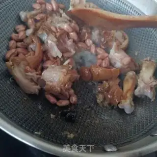 Make Peanut stew pig feet step 6