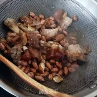 Make Peanut stew pig feet step 9