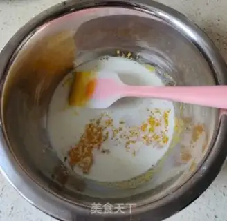 Make Six-inch steam cake step 1
