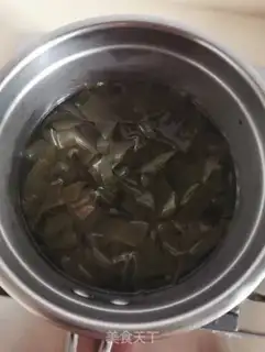 Make Seaweed larvae meatball soup step 1