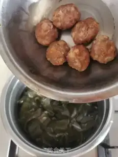 Make Seaweed larvae meatball soup step 4