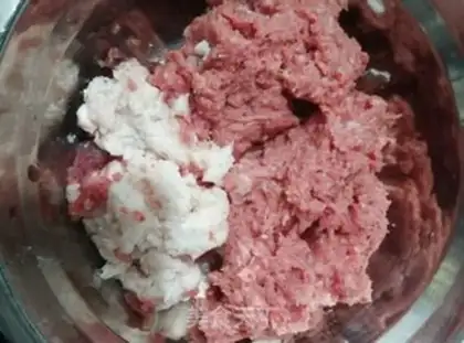 Make Black pepper beef roast sausage step 1