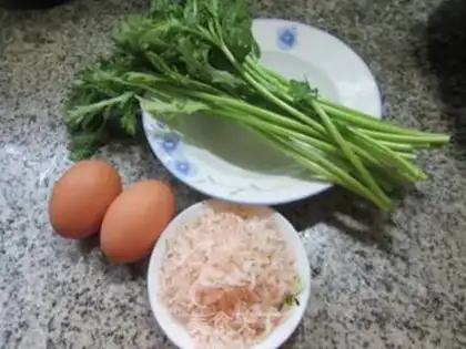 Make Shrimp skin, fried eggs step 0
