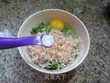 Make Shrimp skin, fried eggs step 4