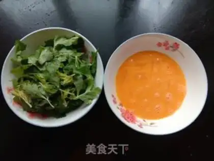 Make Celery leaves and fried eggs step 0