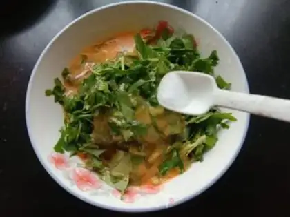 Make Celery leaves and fried eggs step 2