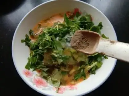 Make Celery leaves and fried eggs step 3