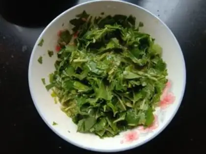 Make Celery leaves and fried eggs step 4