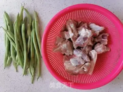Make Four seasons of bean roasted ribs step 0