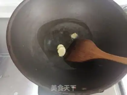 Make Four seasons of bean roasted ribs step 2