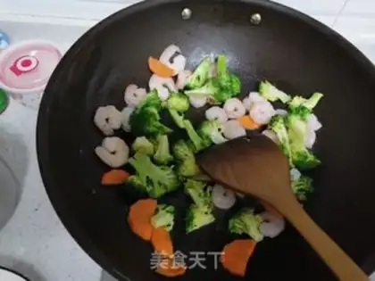 Make Shrimp fried broccoli step 4